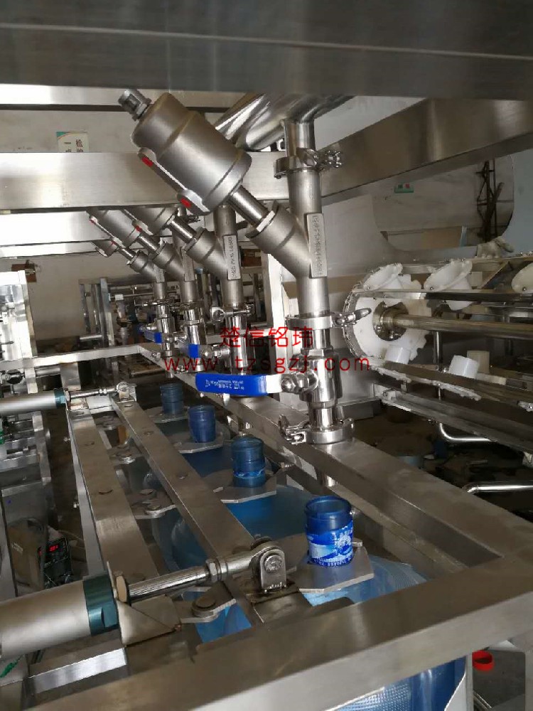 桶裝水消毒灌裝成套設(shè)備展示十