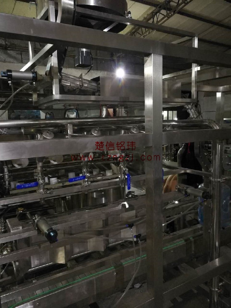 桶裝水消毒灌裝成套設(shè)備展示十一