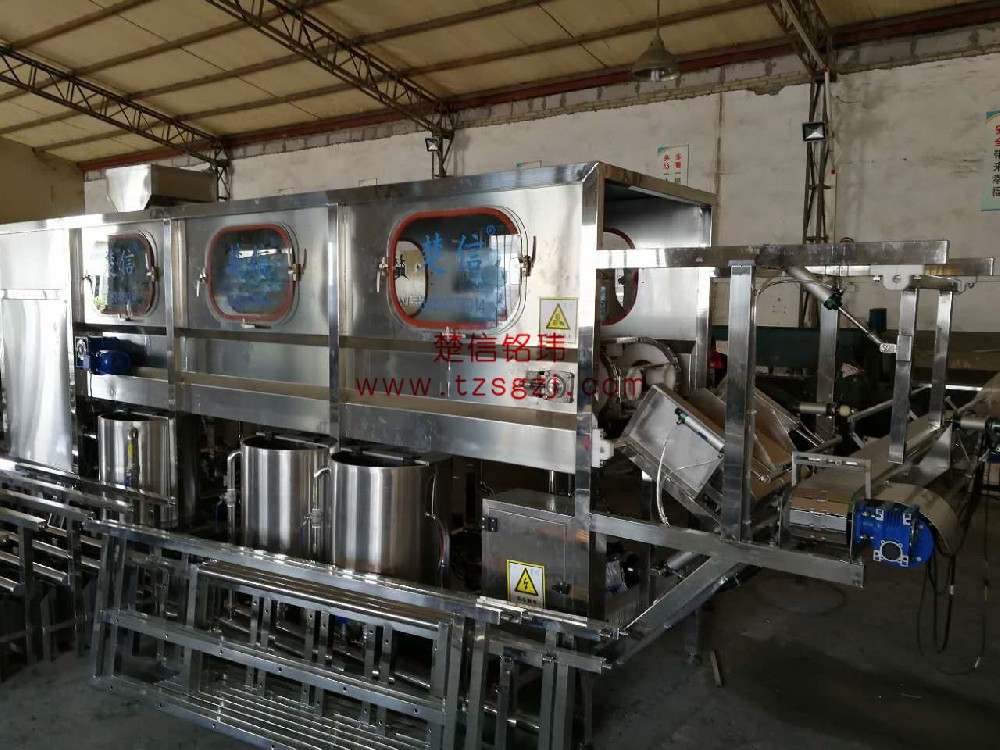 桶裝水消毒灌裝成套設(shè)備展示十二